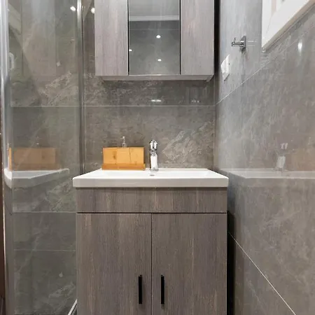Cosy 2br Next To Bars & Restaurants